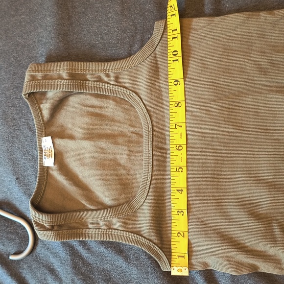 NWOT khaki green crop tank top - Picture 3 of 4